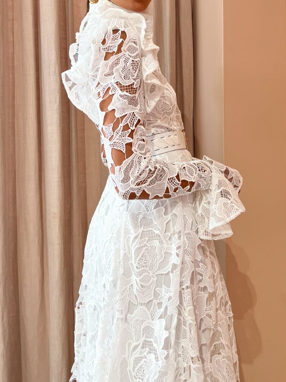 LACE BUTTERFLY SLEEVE MIDI DRESS IN SNOW